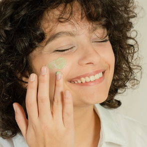 La crema viso: il segreto della cosmesi per una pelle sempre giovane