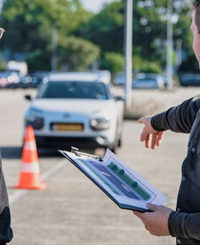 Moving to the Netherlands? How UK Expats Can Find the Best English-Speaking Driving School