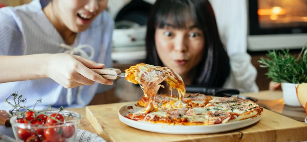 Hvad skal der til for at lave en hjemmelavet pizza?