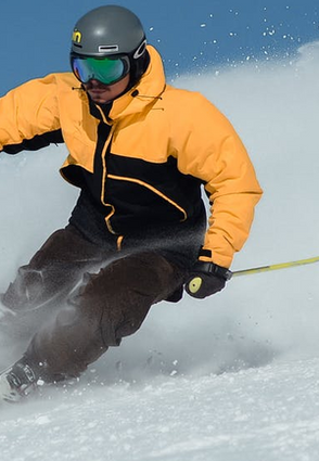 Vilka skidkläder behövs till skidåkning? Håll dig varm på skidresan!