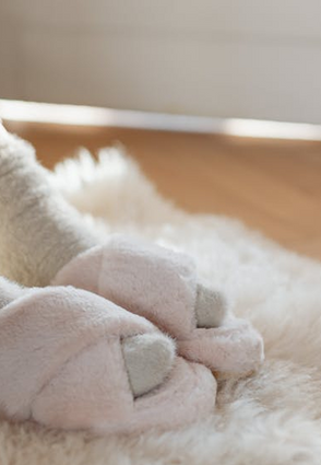 Varme, myke og gode: Her finner du beste tøfler for varme føtter