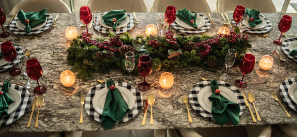 The best deals on Christmas table decorations
