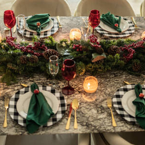 The best deals on Christmas table decorations