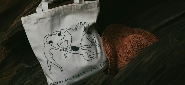Tote bag: yksinkertaisesta kantokassista muoti-ilmiöksi