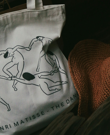 Tote bag: yksinkertaisesta kantokassista muoti-ilmiöksi